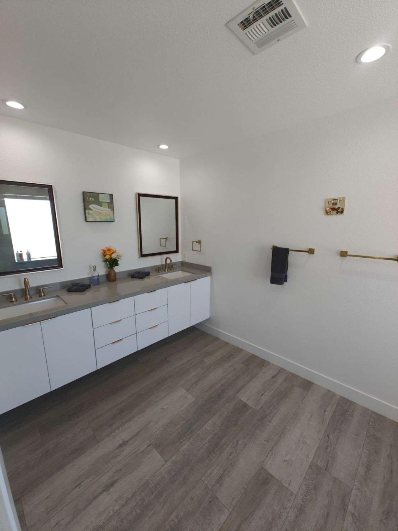 The Strip Is Just Around The Corner! Newly Renovated Luxury Modern Minimalist Villa With Large Pool! Las Vegas Exterior photo