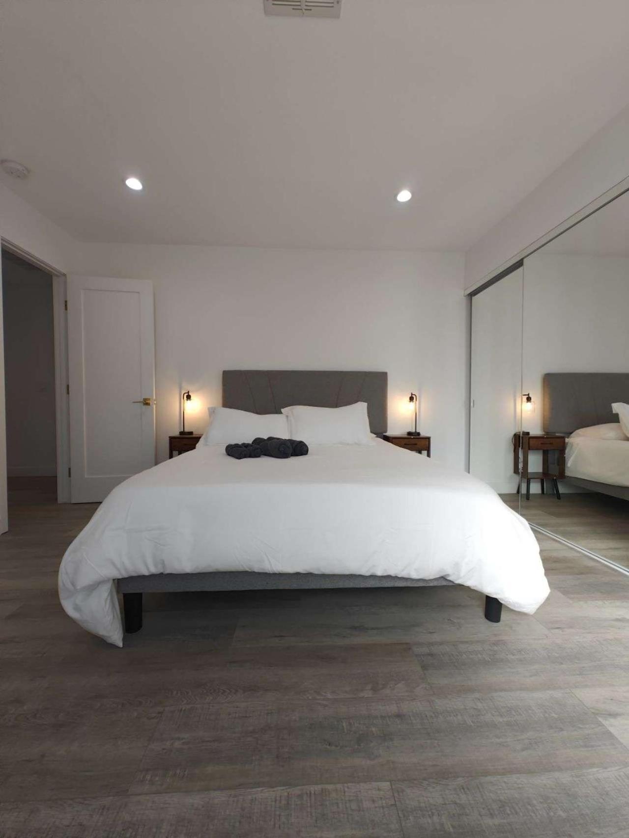 The Strip Is Just Around The Corner! Newly Renovated Luxury Modern Minimalist Villa With Large Pool! Las Vegas Exterior photo